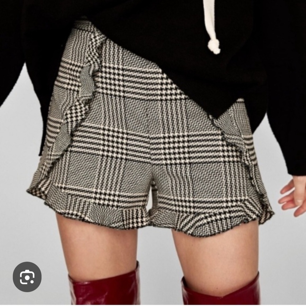 Zara Basic Collection Womens Ruffle Shorts Black/White Print Sz M